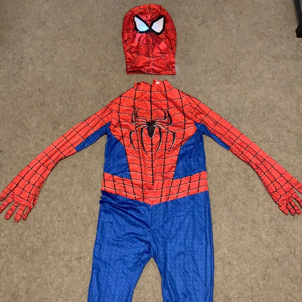 Boys Spider-Man Costume two pieces outfit and face covering Halloween size 8-10